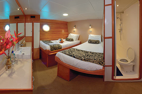 Яхта Naia: каюты с двумя кроватями на одном уровне.