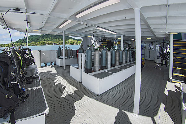 Дайв-дек на яхте Odyssey Дайв-дек на яхте Odyssey