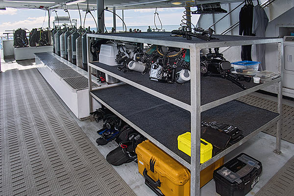 Дайв-дек на яхте Odyssey Дайв-дек на яхте Odyssey