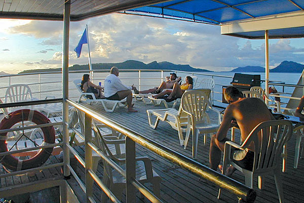 Сан-дек на яхте Odyssey Сан-дек на яхте Odyssey