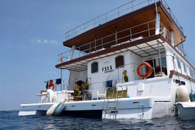 Дайв-платформа на яхте Isis. Дайвинг-сафари на Мальдивах.