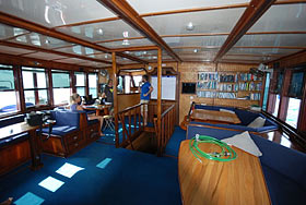 Яхта Emperor Atoll, салон кают-компании