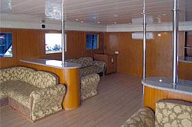 Салон кают-компании на яхте Liburan Paradise.