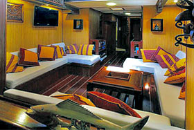 Салон на яхте Raja Laut
