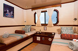 Каюта класса Twin Suites на яхте Galapagos Seaman Journey