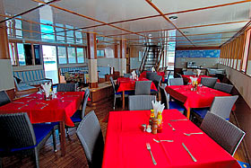 Яхта Ari Queen, обеденный зал