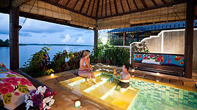 Приватный бассейн рядом с номером категории Deluxe Ocean View. Manta Ray Bay Resort