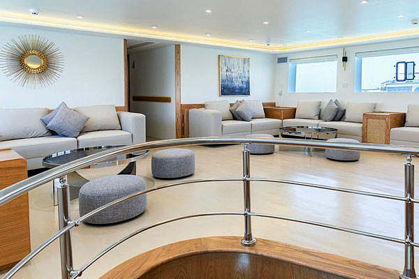 Салон кают-компании на яхте Alsuraya
