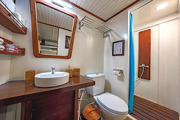 Ванная комната на яхте Ambai
