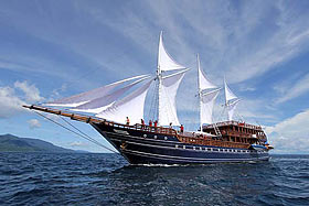 Дайвинг туры в Индонезии на яхте Amira.
