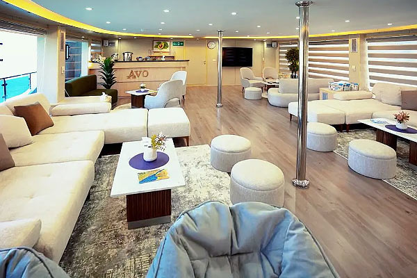 Салон кают-компании на яхте Avo.