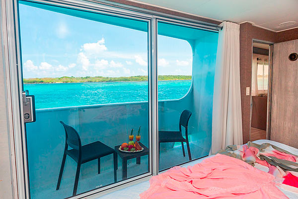 Приватный балкон в каюте Balcony Suite на яхте Bahamas Aggressor II