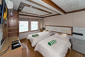 Яхта Emperor Virgo (бывшая Ark Venture), каюта Suite на верхней палубе