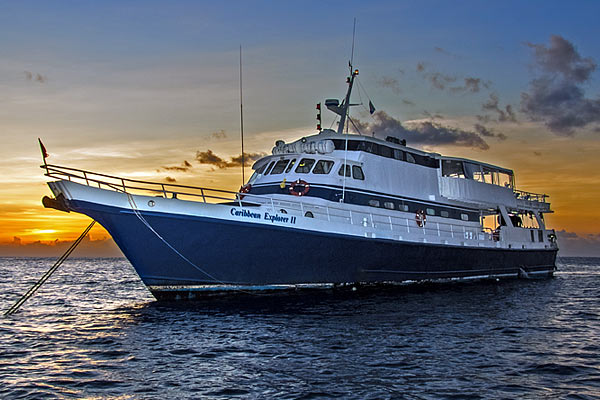 Дайв-платформа на яхте Caribbean Explorer II