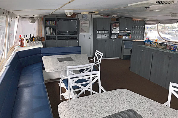 Салон на яхте Caribbean Explorer II
