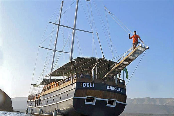 Дайвинг-сафари в Джибути на яхте Deli.