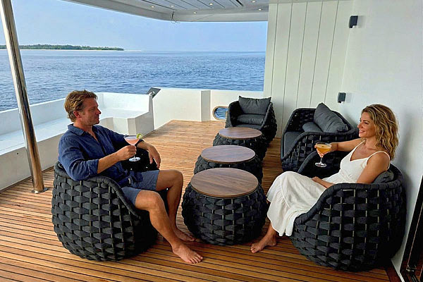 Зона отдыха на яхте Emperor Explorer II