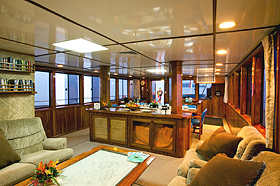 Салон на яхте Fiji Aggressor