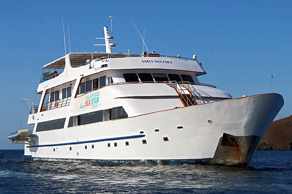 Сафари по Галапагосам на яхте Galapagos Sea Star