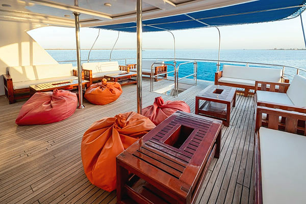 Палуба для отдыха на яхте All Star Ghani.