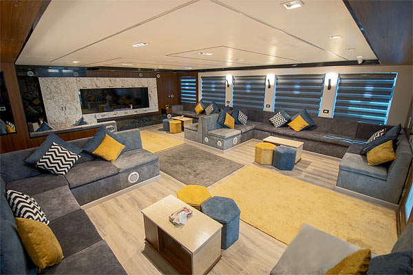 Салон на яхте Golden Imperial.