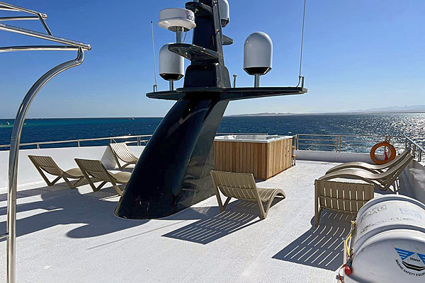 Яхта Grand Discovery. Сан-дек.