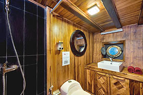 Ванная комната на яхте La Galigo