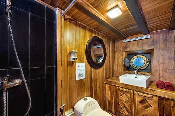 Ванная комната на яхте La Galigo