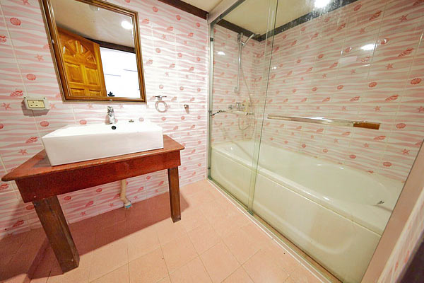 Ванная комната в каюте Suite на яхте Maldives Legend