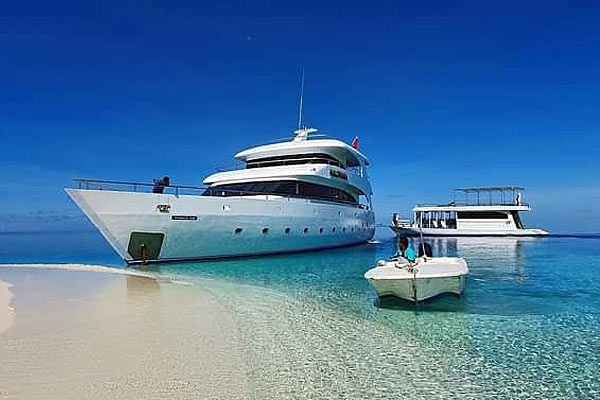 Дайвинг-сафари на Мальдивах, яхта Maldiviana. Dhoni и dhingi.