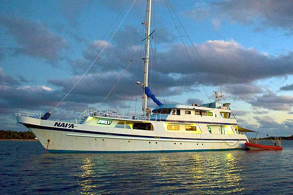Дайвинг на Фиджи: дайв-сафари на яхте Naia.