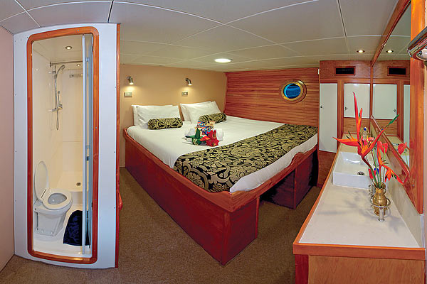 Яхта Naia: каюты с двуспальной кроватью.