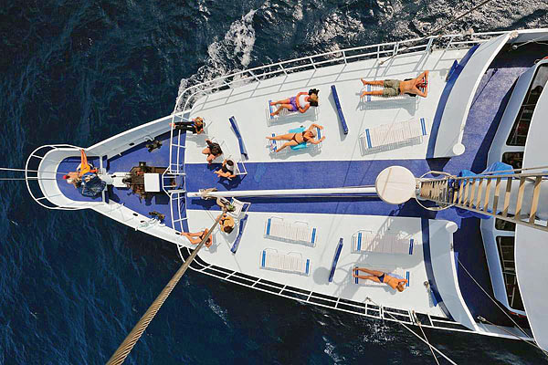 Яхта Naia: открытая палуба/сан-дек.