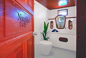 Ванная комната на яхте Nautilus Two