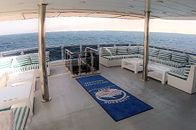 Полузатеннёная палуба на яхте Oman Aggressor