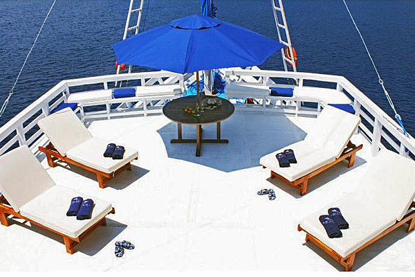 Сан-дек на яхте Pearl of Papua