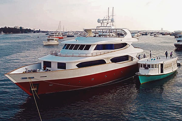 Дайв-сафари на Мальдивах на яхте Princess Sara