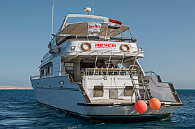 Дайв-платформа на яхте Red Sea Defender.