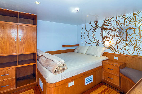 Каюта Double на верхней палубе на яхте Sinaistar.