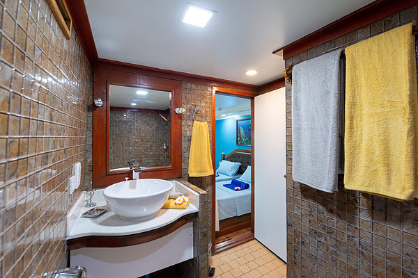 Ванная комната в каюте Suite Twin/Double на яхте Sunseeker