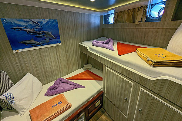 Каюта Twin c кроватями одна над другой на нижней палубе яхты Superior