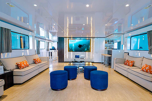 Яхта Galaxy Diver III: салон кают-компании