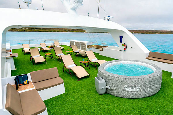 Яхта Galaxy Diver III: сан-дек