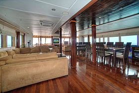 Салон на яхте Leo (Ark Royal)