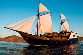 Дайвинг сафари в Индонезии и Ириан-Джая на яхте Damai I.