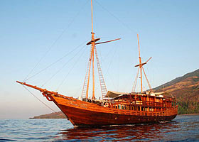 Дайвинг сафари в Индонезии и Ириан-Джая на яхте Damai II.