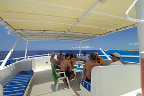 Верхняя палуба на яхте Turks & Caicos Explorer II