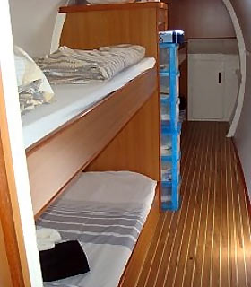 Катамаран Ocean Adventurer 2. Каюта с двумя односпальными кроватями