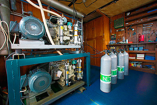 Яхта Pindito. Зарядная станция Nitrox.